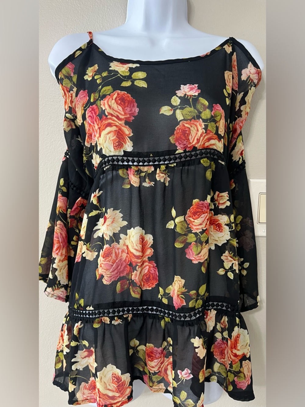 Paper Crane Black Floral Cold Shoulder Bell Sleeve Boho Top Size L